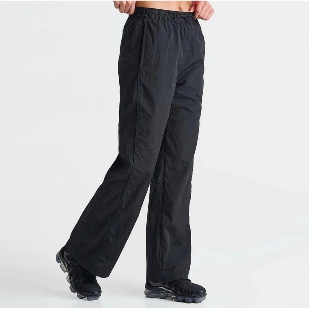 NWT! Women’s Nike black old school 100% nylon windbreaker pants Small $90 - Picture 8 of 8